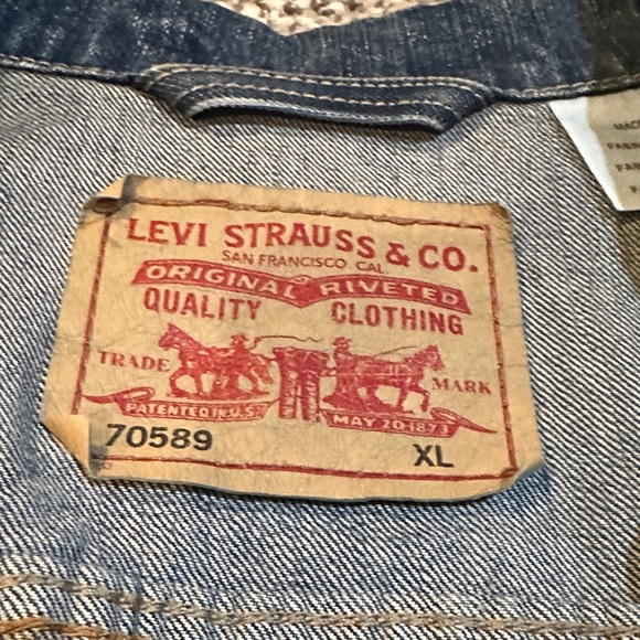Levi's Classic Blue Denim Jacket - Picture 3 of 5